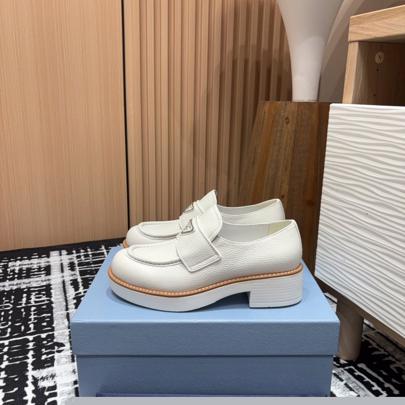 Pra*a leather shoes